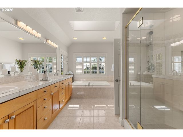 1915 Nw COLUMBINE Ln, Portland, OR 97229