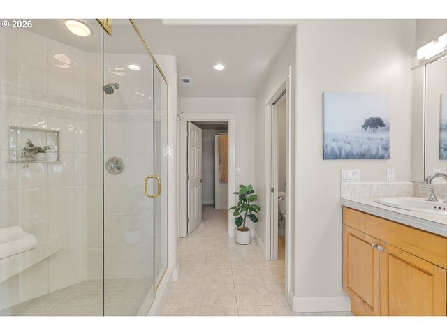 1915 Nw COLUMBINE Ln, Portland, OR 97229