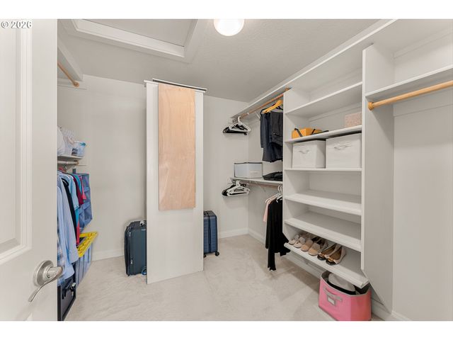 1915 Nw COLUMBINE Ln, Portland, OR 97229