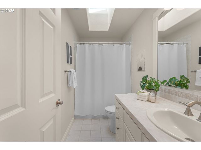 1915 Nw COLUMBINE Ln, Portland, OR 97229