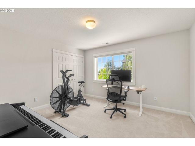 1915 Nw COLUMBINE Ln, Portland, OR 97229