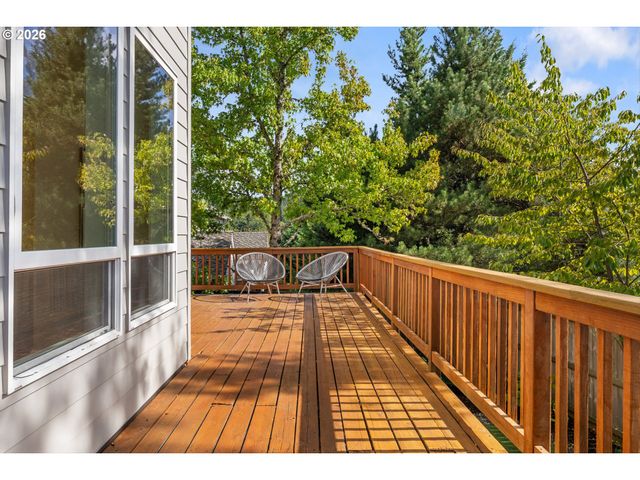 1915 Nw COLUMBINE Ln, Portland, OR 97229