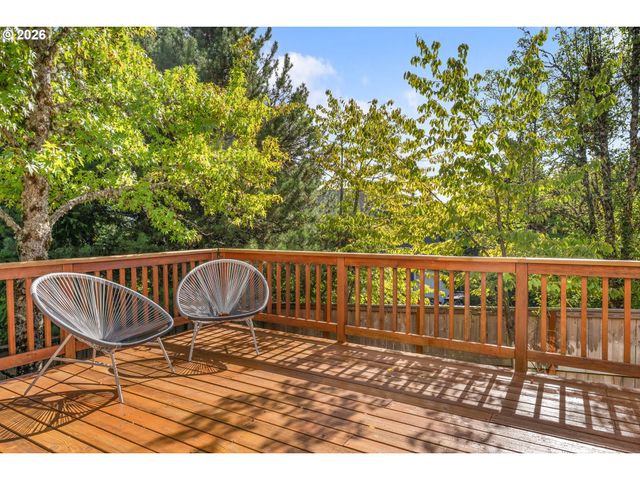 1915 Nw COLUMBINE Ln, Portland, OR 97229