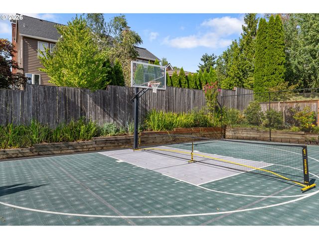 1915 Nw COLUMBINE Ln, Portland, OR 97229