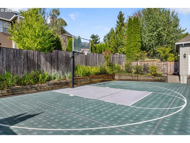 1915 Nw COLUMBINE Ln, Portland, OR 97229