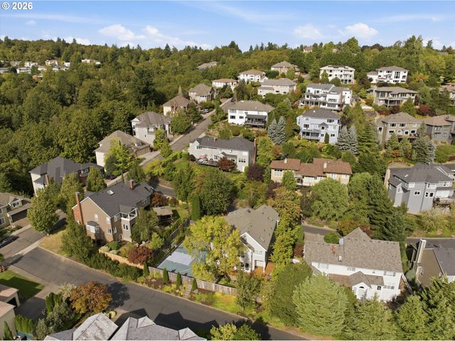 1915 Nw COLUMBINE Ln, Portland, OR 97229