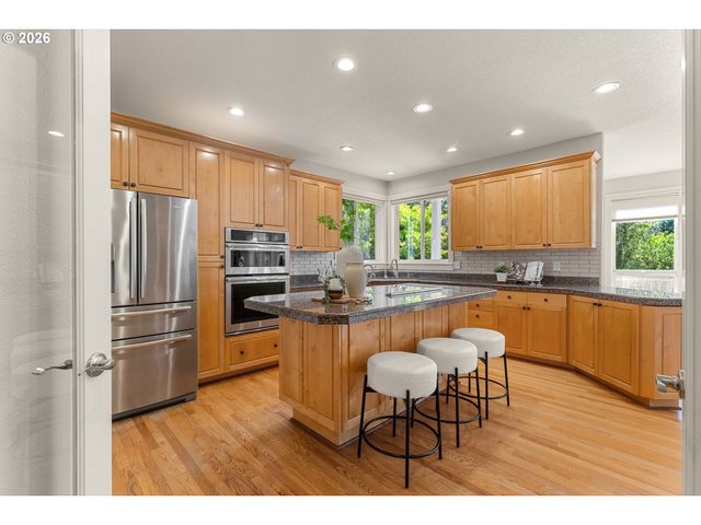 1915 Nw COLUMBINE Ln, Portland, OR 97229