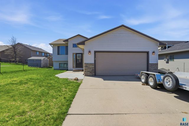1513 E 67th St N Street N, Sioux Falls, SD 57104