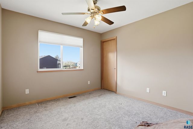1513 E 67th St N Street N, Sioux Falls, SD 57104