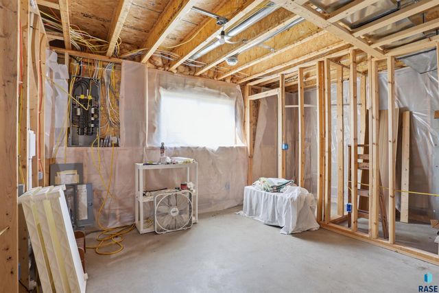 1513 E 67th St N Street N, Sioux Falls, SD 57104