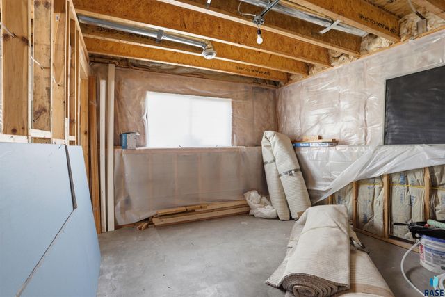 1513 E 67th St N Street N, Sioux Falls, SD 57104