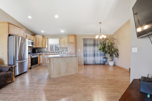 1513 E 67th St N Street N, Sioux Falls, SD 57104