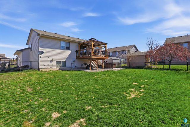 1513 E 67th St N Street N, Sioux Falls, SD 57104