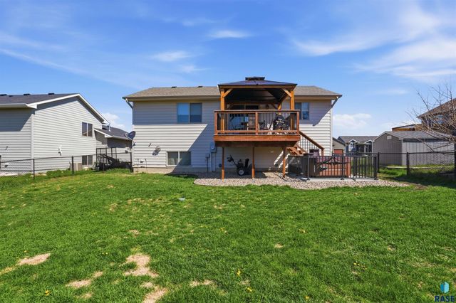1513 E 67th St N Street N, Sioux Falls, SD 57104