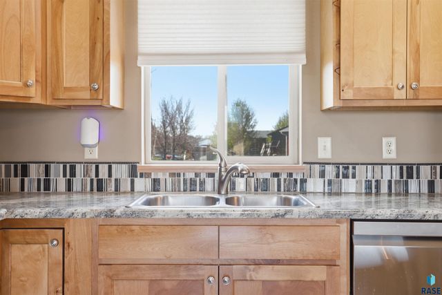 1513 E 67th St N Street N, Sioux Falls, SD 57104