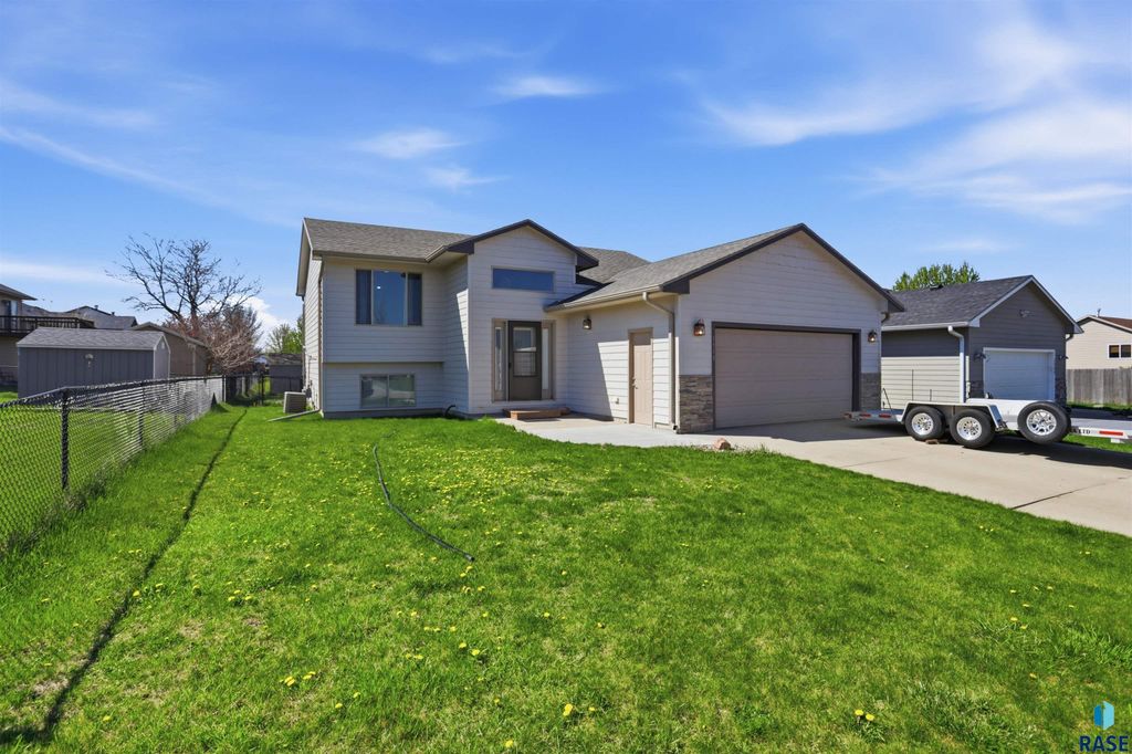 1513 E 67th St N Street N, Sioux Falls, SD 57104