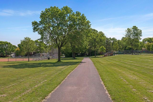 7515 Vinewood Court N, Maple Grove, MN 55311