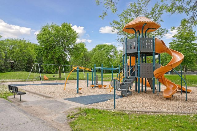 7515 Vinewood Court N, Maple Grove, MN 55311