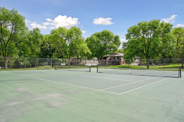 7515 Vinewood Court N, Maple Grove, MN 55311