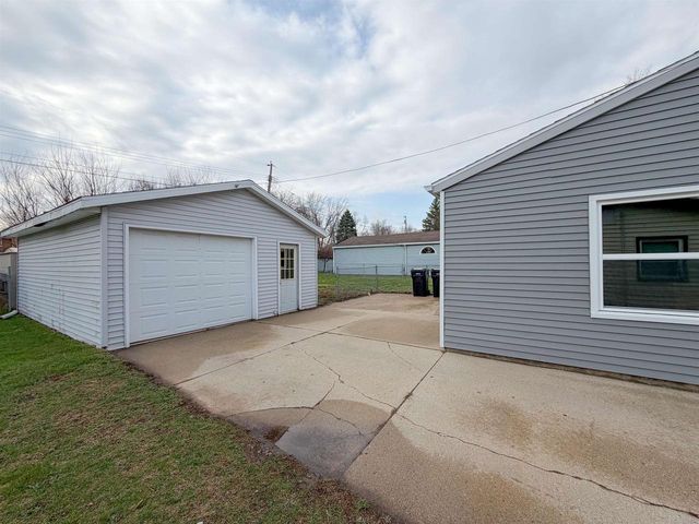 1860 Sun Valley Drive, Beloit, WI 53511