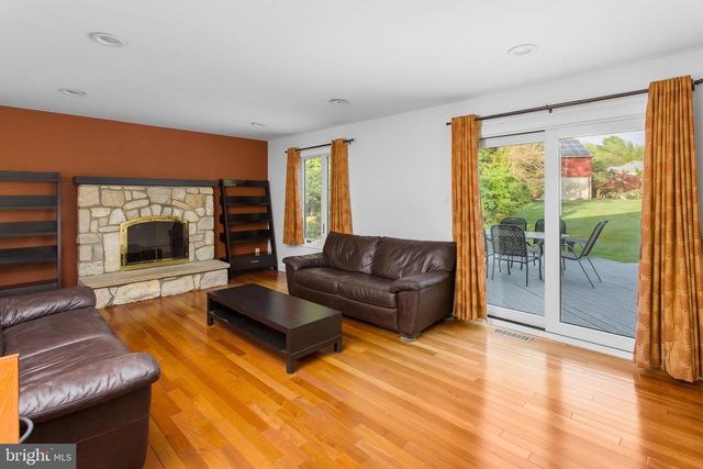 7 SHERIDAN DR, West Windsor, NJ 08550