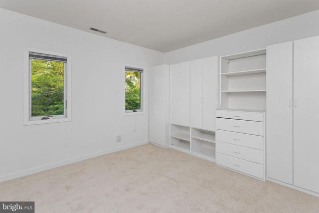 7 SHERIDAN DR, West Windsor, NJ 08550