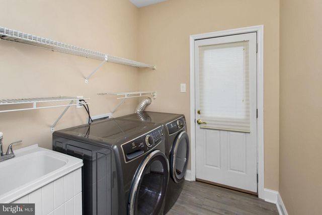 7 SHERIDAN DR, West Windsor, NJ 08550