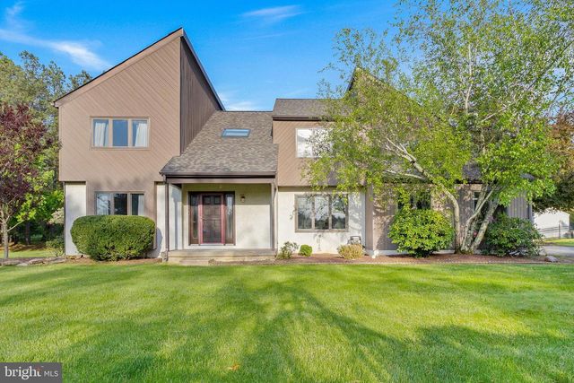 7 SHERIDAN DR, West Windsor, NJ 08550