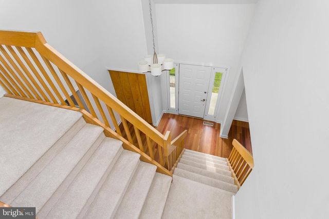 7 SHERIDAN DR, West Windsor, NJ 08550