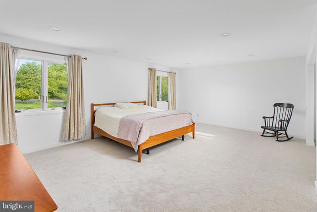 7 SHERIDAN DR, West Windsor, NJ 08550