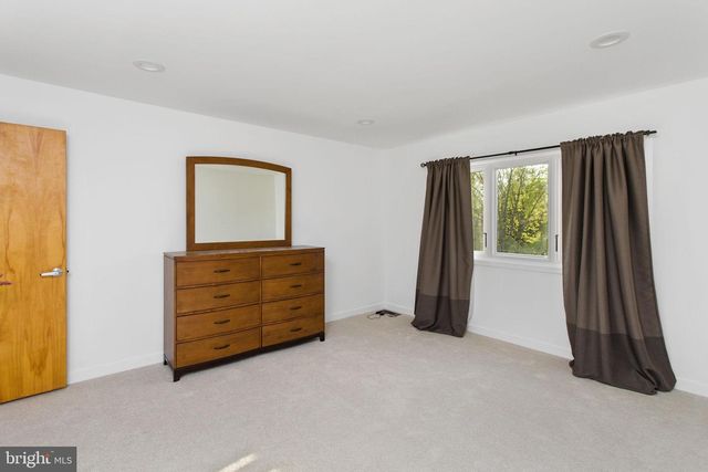 7 SHERIDAN DR, West Windsor, NJ 08550
