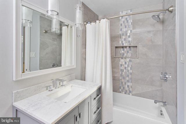7 SHERIDAN DR, West Windsor, NJ 08550