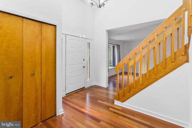 7 SHERIDAN DR, West Windsor, NJ 08550