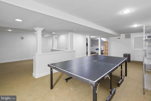 7 SHERIDAN DR, West Windsor, NJ 08550
