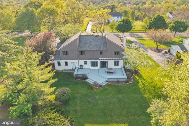 7 SHERIDAN DR, West Windsor, NJ 08550