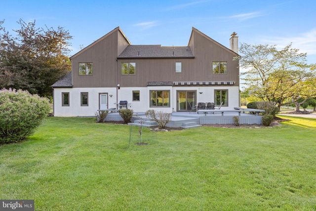 7 SHERIDAN DR, West Windsor, NJ 08550