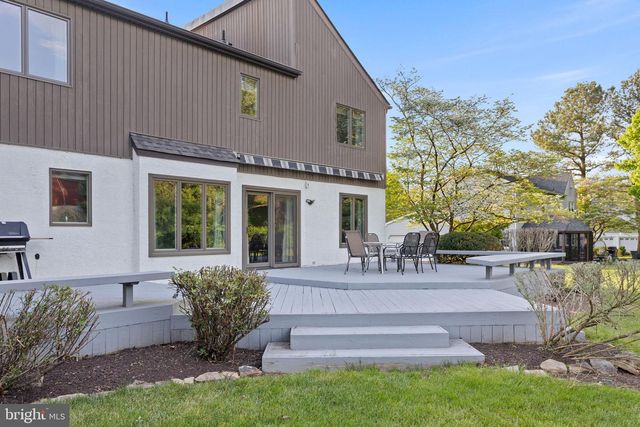 7 SHERIDAN DR, West Windsor, NJ 08550