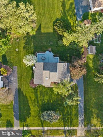 7 SHERIDAN DR, West Windsor, NJ 08550