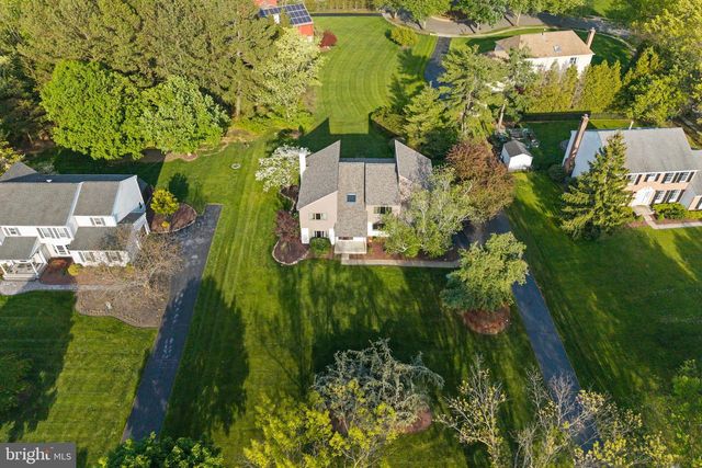 7 SHERIDAN DR, West Windsor, NJ 08550