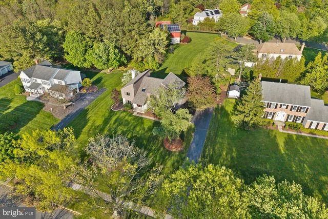 7 SHERIDAN DR, West Windsor, NJ 08550