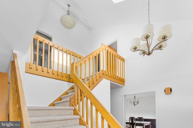 7 SHERIDAN DR, West Windsor, NJ 08550