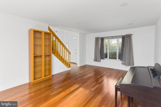 7 SHERIDAN DR, West Windsor, NJ 08550