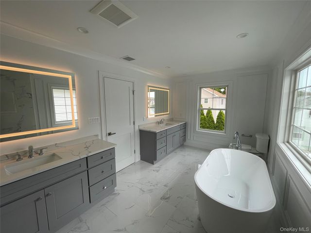 477 Andrews Road Lot A, Mineola, NY 11501