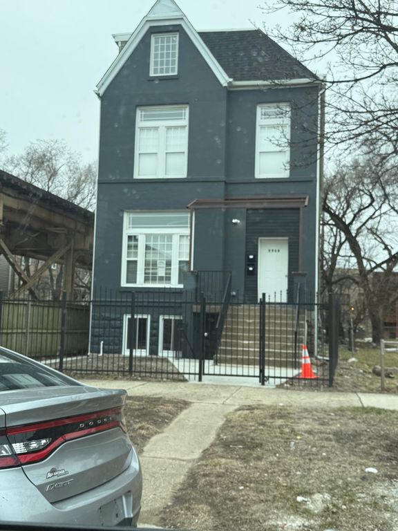 5910 S Michigan Avenue 1, Chicago, IL 60637