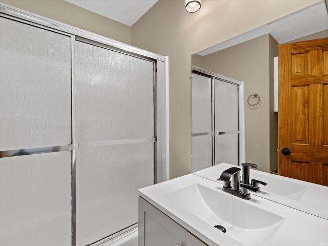 1301 E Eichel Avenue, Evansville, IN 47711