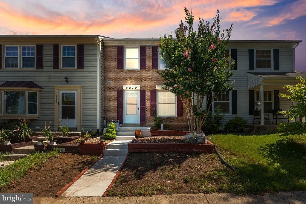 8239 BLUE RIDGE CT, Manassas, VA 20109