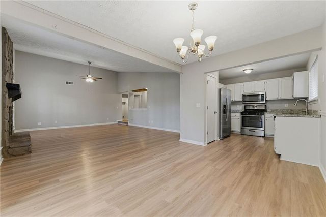 1207 Woodstream Circle NW, Acworth, GA 30102