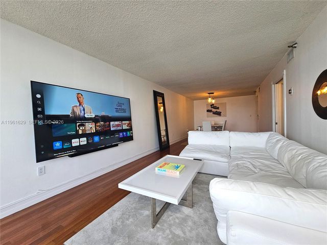 3200 Collins Ave 9-6, Miami Beach, FL 33140