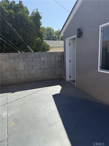 17843 Victory Blvd, Reseda, CA 91335