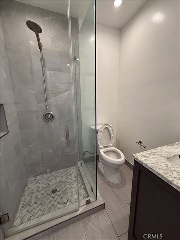 17843 Victory Blvd, Reseda, CA 91335